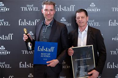 Erich Scheiblhofer (links) freut sich über die Auszeichnung.