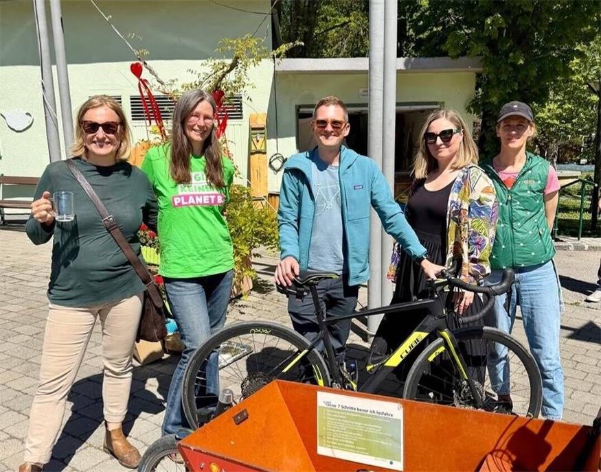 Erika Garner-Spitzer & Daniela Krammer (GRÜNE Gemeinderätinnen in Bad Sauerbrunn), Dominik Urban (GRÜNER Gemeinderat aus Katzlsdorf), Hanna Walk (Bezirkssprecherin der GRÜNEN Mattersburg) und Sabine Lindauer.