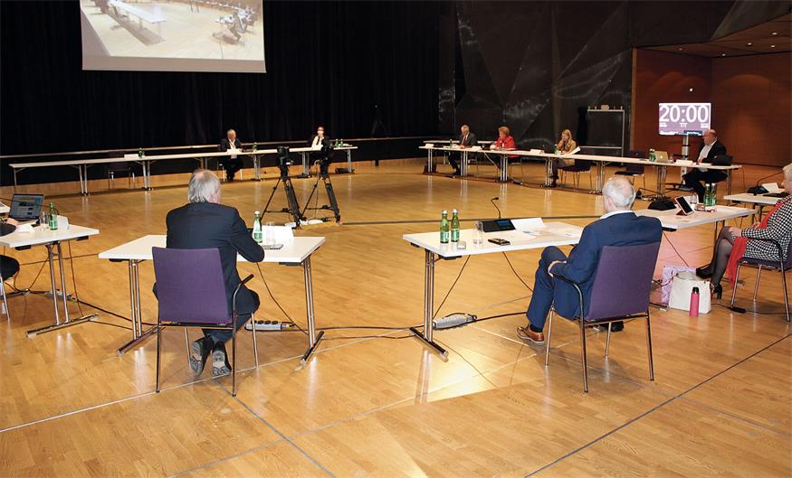 Erinnerungen an 2020 werden wach, beim Commerzialbank-U-Ausschuss war aber vieles ganz anders. Abgesehen von der Causa stand in Corona-Zeiten auch noch der große Saal des Kulturzentrums Eisenstadt zur Verfügung. 