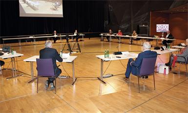 Erinnerungen an 2020 werden wach, beim Commerzialbank-U-Ausschuss war aber vieles ganz anders. Abgesehen von der Causa stand in Corona-Zeiten auch noch der große Saal des Kulturzentrums Eisenstadt zur Verfügung. 