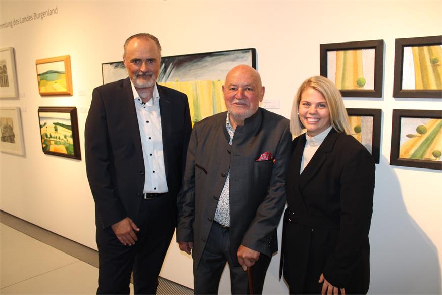 Eröffnung der großen Retrospektive. Künstler Harro Pirch (M.) mit Landeshauptmann Hans Peter Doskozil und Kulturbetriebe-Geschäftsführerin Claudia Priber.