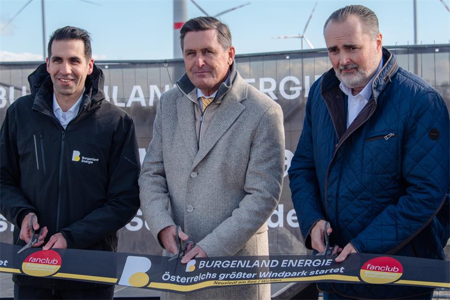 Eröffnung von Österreichs größtem Windpark in Neusiedl/Weiden mit Bundesminister Peter Hanke, Landeshauptmann Hans Peter Doskozil und CEO Stephan Sharma (Burgenland Energie).