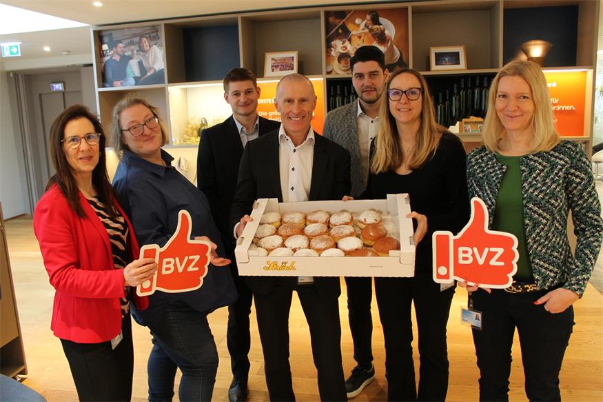 Erste Bank: Ingrid Sturm, Eva Strasser, Johannes Hoschek, Christian Hauptmann, Istvan Nemeth, Helene Lehner-Wlaschits und Elisabeth Doktor.