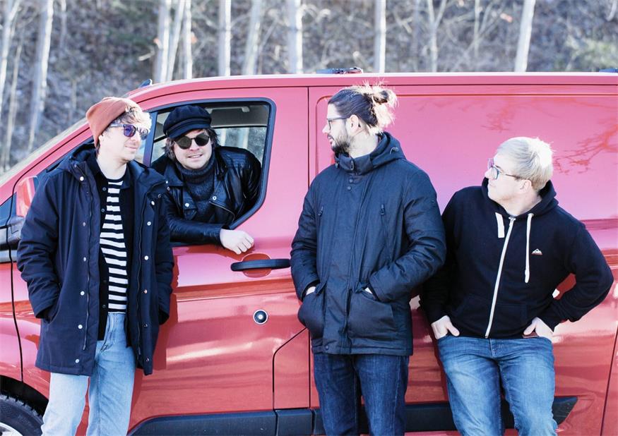 Erste Single vom zweiten Album. Singersongwriter Max Schabl, Bassist Martin Liebentritt, Schlagzeuger Roland Gager und Gitarrist Paul Haspeln präsentieren einen neuen Song. 