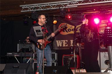 Es ist schon Tradition im Apetloner "Back to the Roots": Bereits zum 15. Mal wurde das Konzert "Rock gegen Krebs" organisiert.