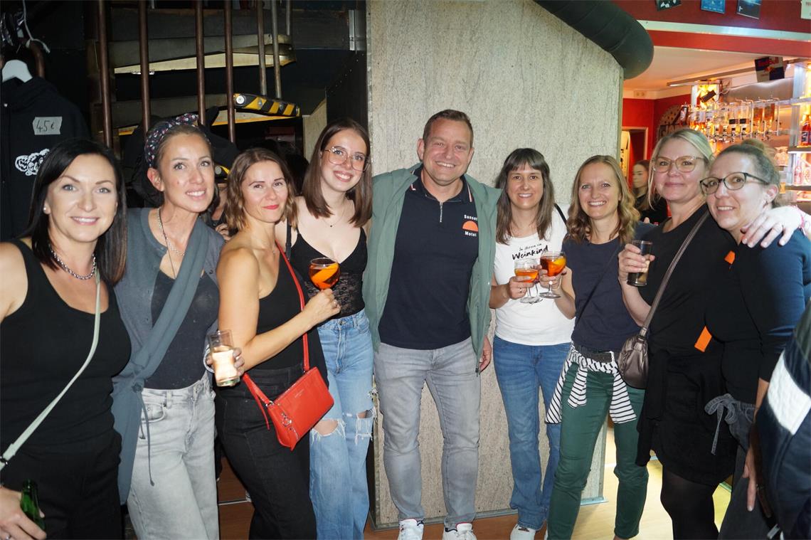 Eva, Iris, Nina, Katerina, Dragan, Vanessa, Karin, Sonja und Petra.