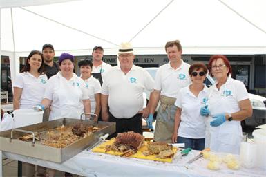 Eva Maria Kneisz, Bertram Pazman, Vizebürgermeisterin Christina Köppel, Doris Hosiner, Christian Koth, Herbert Ohr, Bürgermeister Johann Heisz, Franziska Renner und Gerlinde Heger sorgten für volle Teller und Gläser.