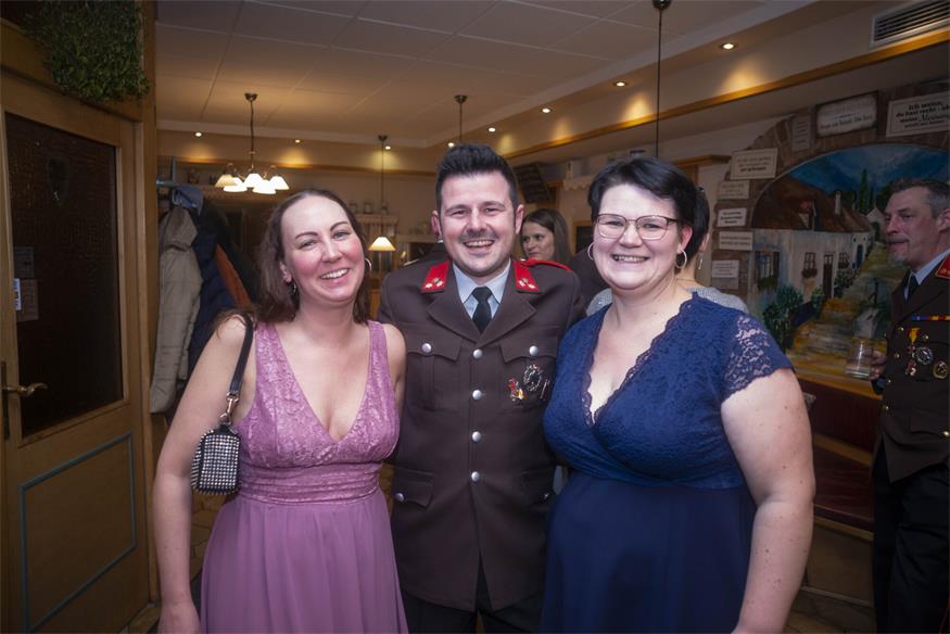 Evelyne, Tobias und Denise waren in Tanz- und Feierlaune.