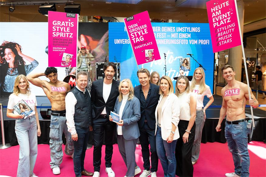 Events im Fischapark. Manager Christian Stagl (3.v.l.) bei "Style up your Life" mit Adi Weiss, Michael Lameraner und ihrer Crew. 