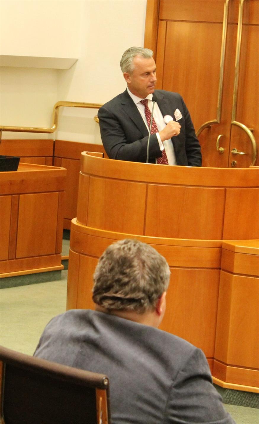 Kein Misstrauen nach Doskozils Budgetrede: Nur 15 standen auf