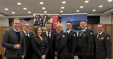 Fabio Halb, Patrik Weber, Lisa Samer, Michael Strini, Helmut Glettler, Daniel Eggenberger, Philipp Gindl und Chris Janics (v.l.).