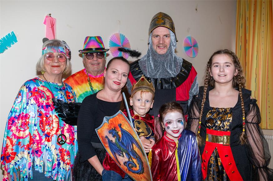 Familie Pinkert feierte die fünfte Jahreszeit ganz in bunt.