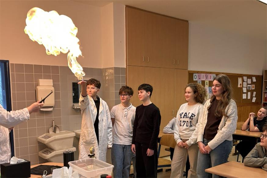 Faszinierte Schülerinnen und Schüler: Marcel Csiba, Daniel Ehrlich, Luca Mollner, Ronja Bruckner und Lara Stippl