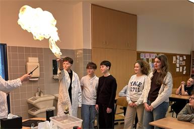 Faszinierte Schülerinnen und Schüler: Marcel Csiba, Daniel Ehrlich, Luca Mollner, Ronja Bruckner und Lara Stippl
