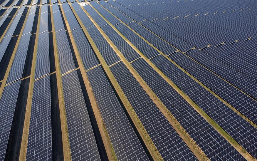Fertigstellung Nickelsdorf II – das Agri-PV-Projekt Nickelsdorf II ist erfolgreich abgeschlossen: Hochleistungs-Solarmodule mit 68,1 MWp Nennleistung liefern erneuerbare Energie und bilden die Basis für die geplante nachhaltige Doppelnutzung mit landwirtschaftlicher Bewirtschaftung.