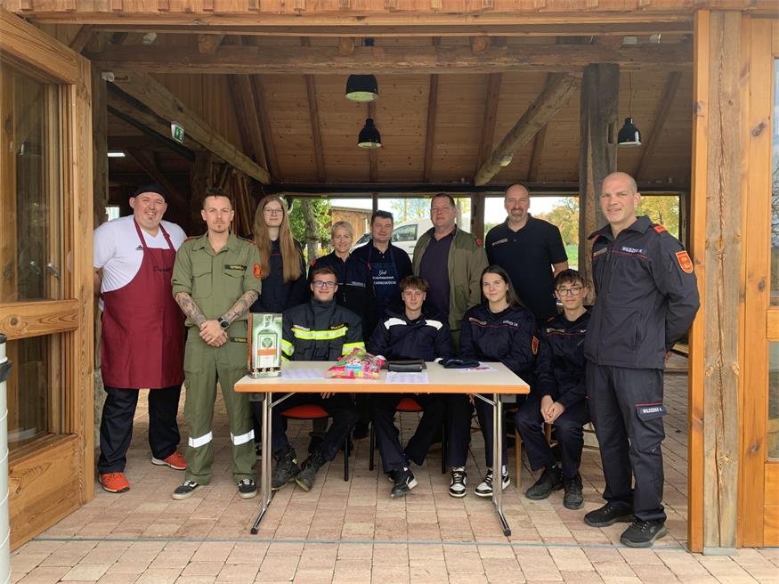 Feuerwehrkommandant Hannes Wildzeiss (r.) und sein Team ließen keine Wünsche offen.
