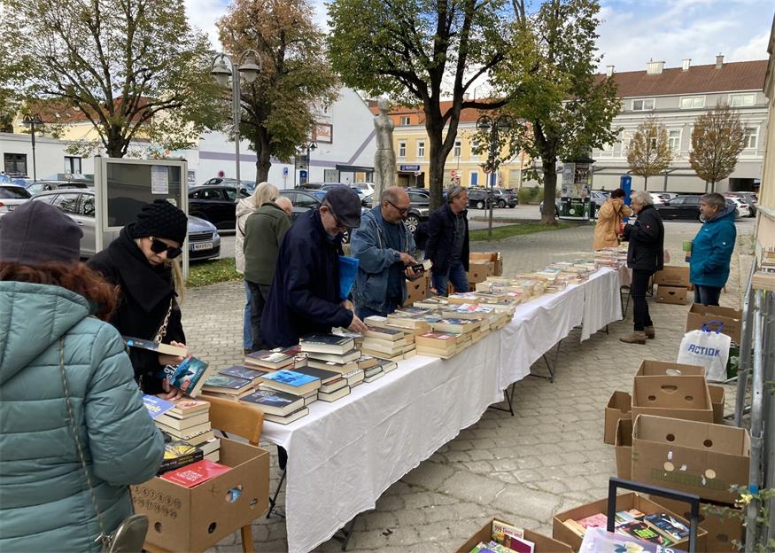 Flohmärkte sind Frequenzbringer. In Güssing wurden nun Teile des Marktplatzes und der Schlossgasse fit für einen Flohmarkt gemacht. 