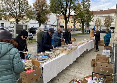 Flohmärkte sind Frequenzbringer. In Güssing wurden nun Teile des Marktplatzes und der Schlossgasse fit für einen Flohmarkt gemacht. 