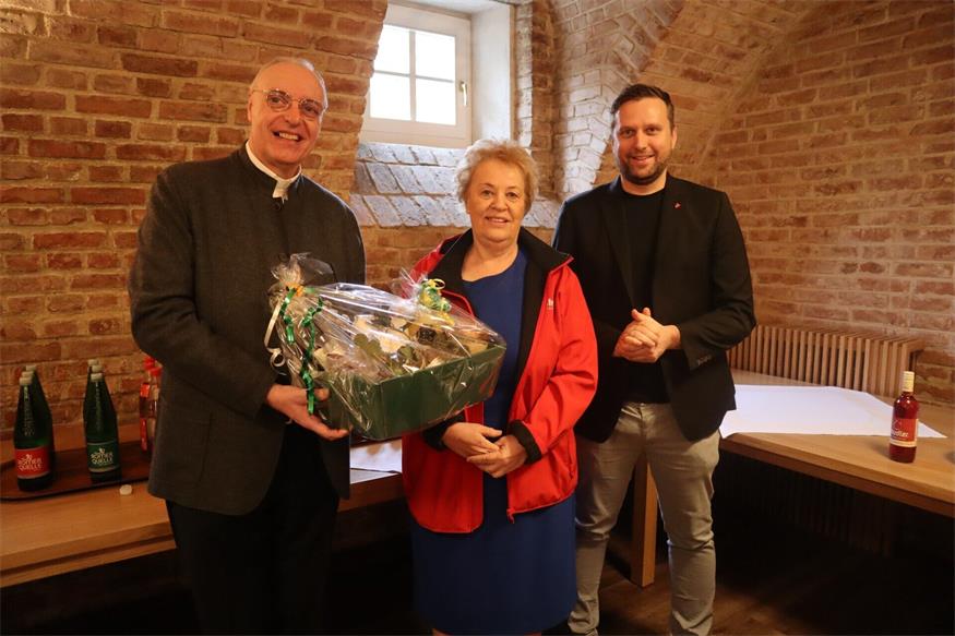Foto v. l.: Bischof Ägidius Johann Zsifkovics, Präsidentin der Volkshilfe Burgenland Verena Dunst und Geschäftsführer der Volkshilfe Burgenland Markus Kaiser