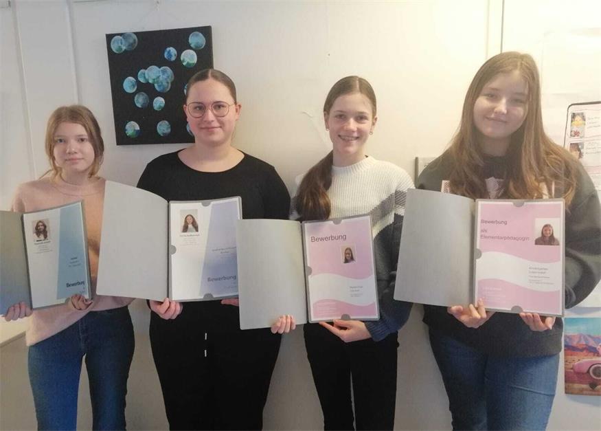 Foto v. l..: Charlotte Janisch, Selina Sauhammel, Lisa Kandlbauer und Hanna Resch.