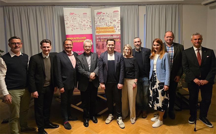 Foto v.l.: Martin Kramer, Michael Pröll, Eduard Posch, Heinz Fischer, Adrian Kubat, Sigrid Talian, Thomas Mantsch, Carina Laschober-Luif, Franz Dampf und Norbert Hofer.