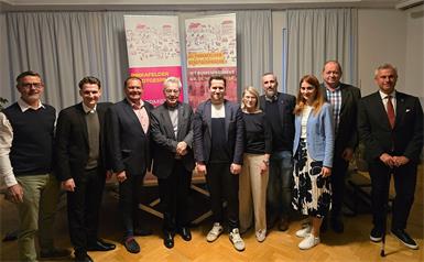 Foto v.l.: Martin Kramer, Michael Pröll, Eduard Posch, Heinz Fischer, Adrian Kubat, Sigrid Talian, Thomas Mantsch, Carina Laschober-Luif, Franz Dampf und Norbert Hofer.