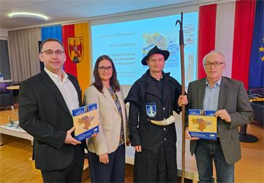 Foto v.l.: Thomas Hochwarter, Ulrike Hochwarter, „Nachtwächter“ Christian Putz und Heinz Bundschuh.