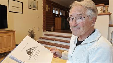 Franz Herzogs Leidenschaft war das Theater, war er doch selbst Profi-Schauspieler und fast 30 Jahre bei den Fischamender Spielleuten an Bord - hier im Bild mit der vom ihm bearbeiteten Fassung des Vorjahresstücks "Kaiser Joseph und die Bahnwärterstochter".