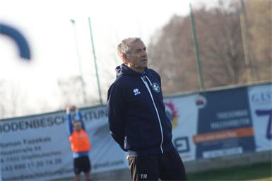 Franz Lederer ist vor dem Heimspiel gegen die Juniors von Neudorf/Parndorf nachdenklich