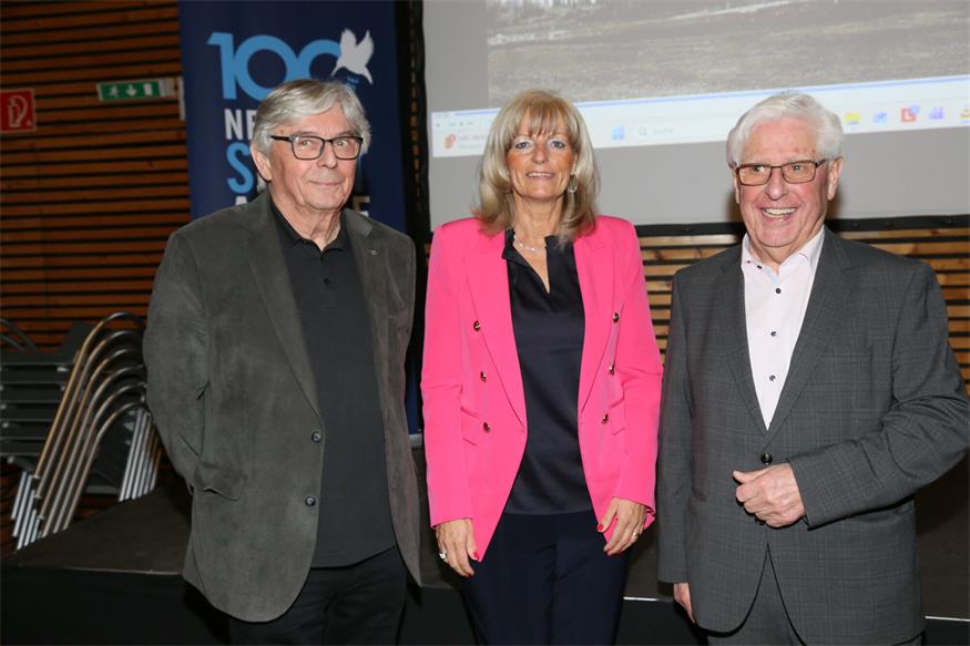 Franz „Ringo“ Renghofer und Landesrat a.D. Paul Rittsteuer mit Bürgermeisterin Elisabeth Böhm.