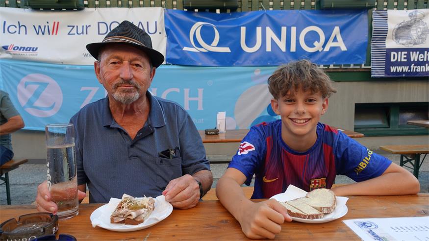 „Špurtleršangl“: Tolle Stimmung im alten Heurigen in Wulkaprodersdorf