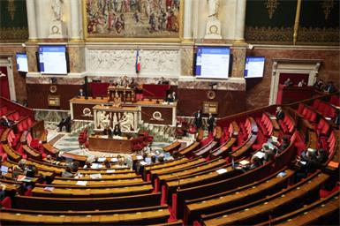 Französische Nationalversammlung votiert mit klarer Mehrheit für Verbot