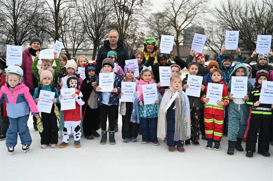 Freude an winterlicher Bewegung steht beim Kinder-Eislaufkurs in Pinkafeld an oberster Stelle.