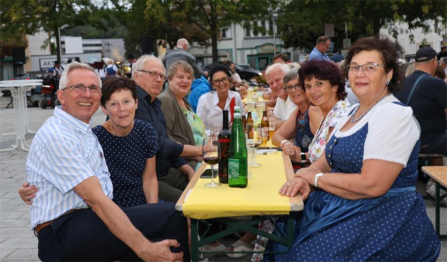 Grillparty vor der Haydnkirche