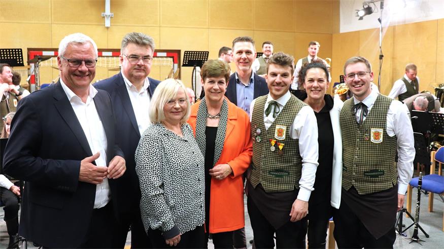 Winzerkapelle Kleinhöflein gab ausverkauftes Konzert mit Anton Josef