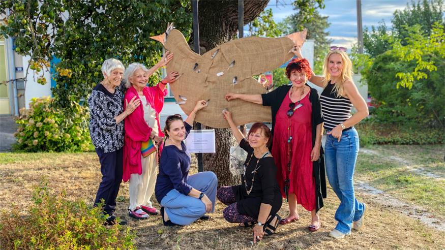 Fria Elfen, Ilse Hirschmann, Gudrun Kainz, Eef Zipper, Annelie Wagner und Nina Mayer (BVZ) verhalfen der Friedentaube zum Fliegen.