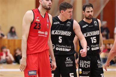 Früher Topspieler, jetzt Obmann: Sebastian Koch (M.) wird die Blackibrds in Zukunft anführen.