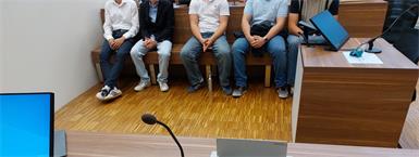 Fünf Jugendliche mussten im Saal 1 im Landesgericht Eisenstadt auf der Anklagebank Platz nehmen.