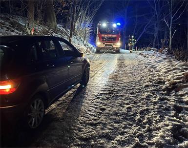 Für den Lenker gab es mit seinem Auto auf dieser Fahrbahn kein Vor und Zurück mehr.
