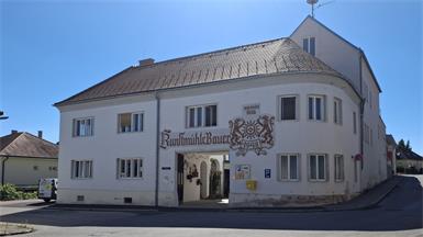 Für die Arbeiter ist das Tor der Bauermühle geöffnet, für Besucher jedoch nun einmal bis Ende Oktober geschlossen.