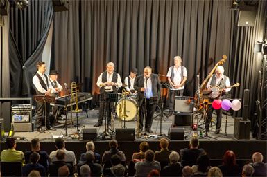 Für einen gut gefüllten Stadtsaal sorgte das Konzert der „Very Old Stoariegler Dixielandband“ vergangenen Samstag. 