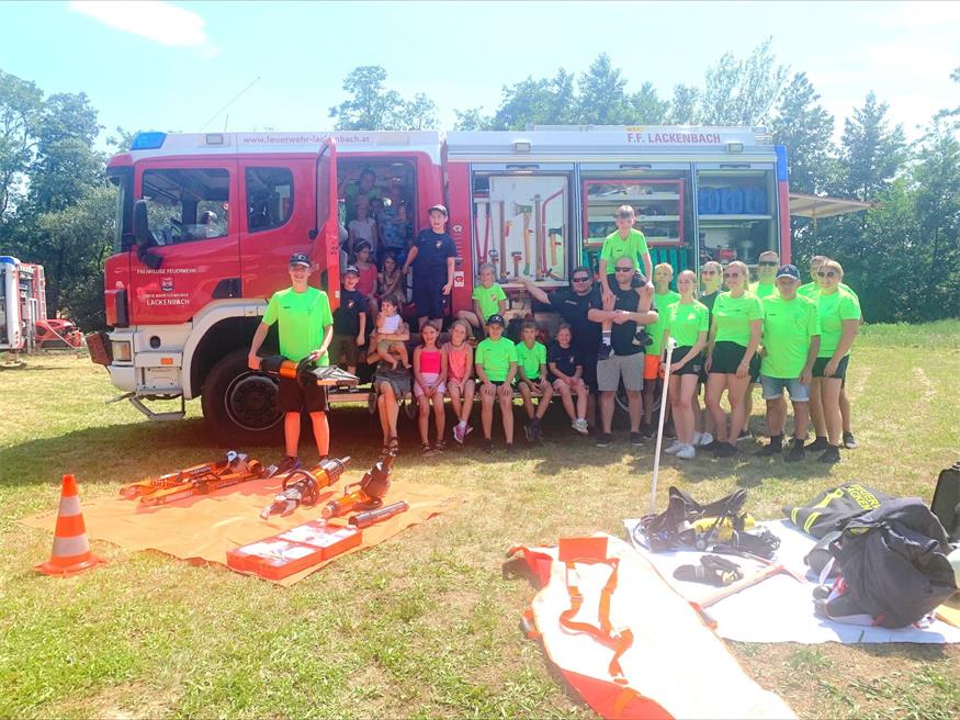 Für viele Lackenbacher Kinder wurde der Traum, einmal in die Feuerwehruniform zu schlüpfen und Brände zu löschen, Realität.