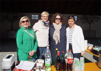 Ganz fleißig: Viktoria Hauptmann, Petra Mitteregger, Anita Fröch und Julia Steiger-Tösch.