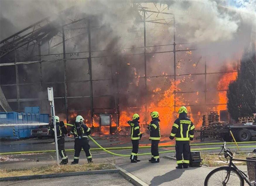 Gebäudebrände wie hier bei einem Wirtschaftsgebäude in Leithaprodersdorf nahmen im Vorjahr deutlich zu.