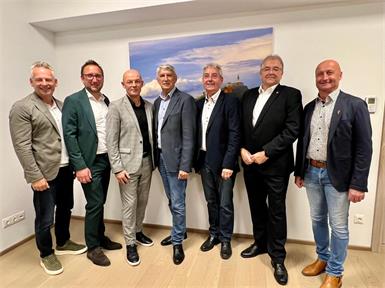 Geballte SPÖ-Bürgermeisterkompetenz nach der Wahl im Gemeinderat: Inzenhof-Ortschef Jürgen Schabhüttl, Stegersbachs Bürgermeister Jürgen Dolesch, Robert Antoni, Ex-Bürgermeister Vinzenz Knor, Güssings Vizebürgermeister Christian Garger, Franz Kazinota, Bürgermeister neustift bei Güssing und Gerersdorf-Sulz Ortschef Roman Jandrisevits (v.l.)