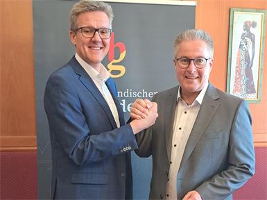 Gemeindebund-Präsident Markus Ulram (r.) stellte Erwin Giefing als Direktor vor.