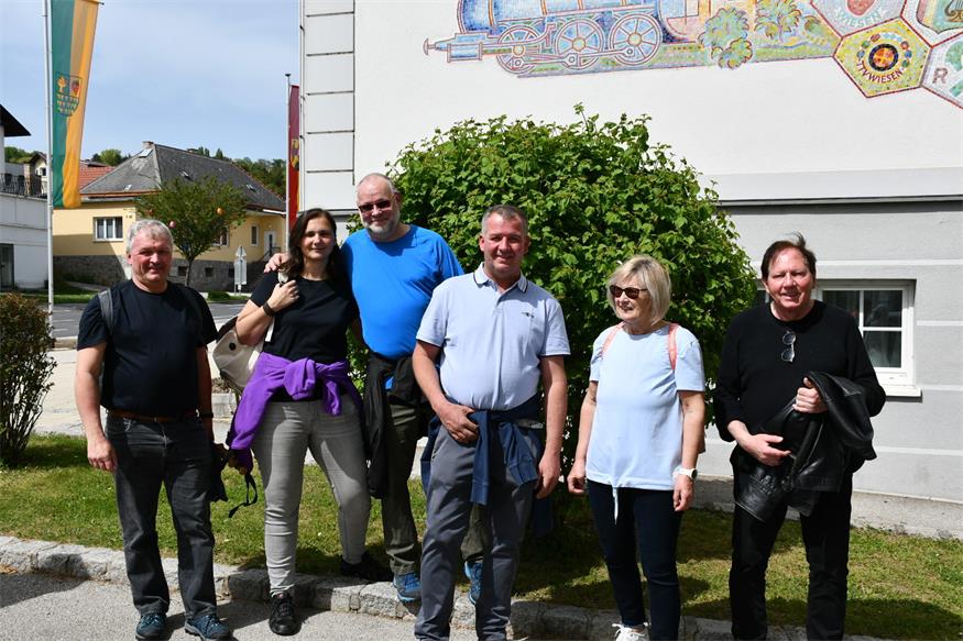Osterwanderung in Wiesen lockt zahlreiche Teilnehmer