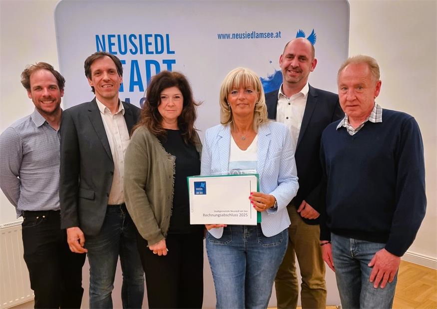 Gemeinderat Patrick Oberroither (fraktionslos), Gemeinderat Rainer Fussenegger (Grüne), Vizebürgermeisterin Sabine Nyikos (ÖVP), Bürgermeisterin LAbg. Elisabeth Böhm (SPÖ), 2. Vizebürgermeister Stefan Wögerer (SPÖ) und Gemeinderat Josef Brandlhofer (FPÖ). 