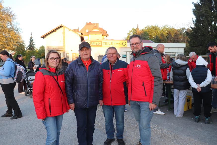 Fackelzug durch Neudörfl am Vorabend des 1. Mai