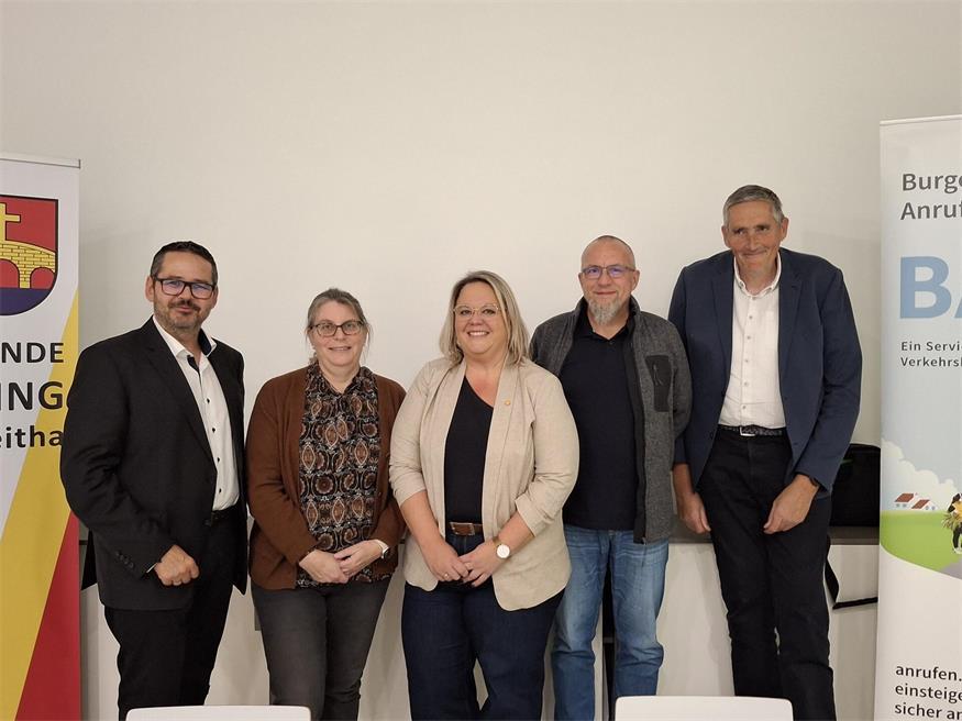 Gemeinsam. Bürgermeister Ernst Edelmann (SPÖ), Sabine Wecko (Soziale Dienste Bgld.), Denise Krammer (BAST) sowie Gemeinderat Wolfgang Bauer (Bürgerliste) und Vizebürgermeister Andreas Borusek (SPÖ, v.l.) bieten Hilfe für die Einkäufe des täglichen Bedars an.
